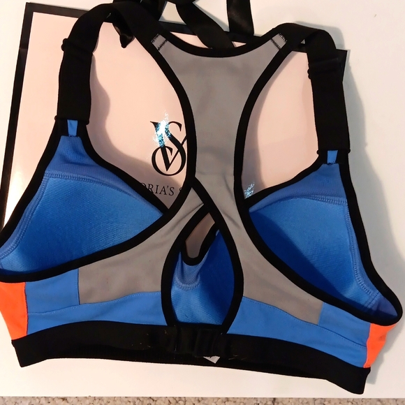 Victoria’s Secret Sports Bra 32C - Picture 2 of 3